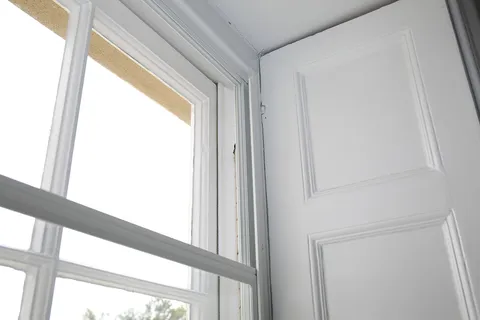 lower-vertical-sliding-sash hero image