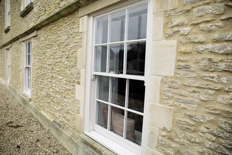 upper-vertical-sliding-sash hero image